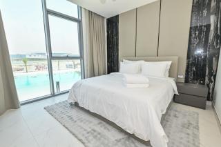 Chic 2BR Heart of District One - 5