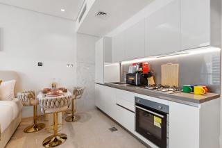 Luxurious New Studio! 2 Double Beds! Sleek Design & High-End Amenities in Dubai Downtown - 1