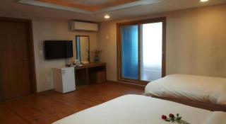 CJ Tourist Hotel - Jeju - 4