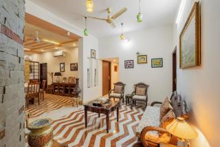 Abhimanyu Mansion Emerald 1-Room Retreat With Common Outdoor Dining Area & Garden - 6