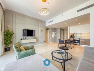 Like Home - 4207 Modern Apartment in The Grand with pool - Dubai - 1
