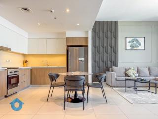 Like Home - 4207 Modern Apartment in The Grand with pool - Dubai - 5