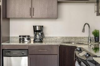 The Prime Downtown | Luxe Condo + Free Parking - Calgary - 9