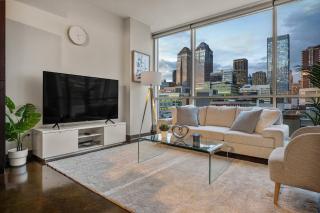 The Chic Downtown Residence | Luxe + Free Parking - 8