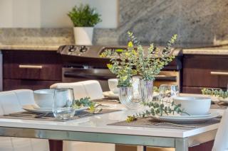 The Chic Downtown Residence | Luxe + Free Parking - Calgary - 2