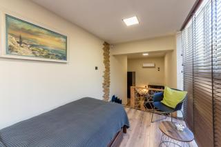 City Center Apartment, Walk to Beach & Sea Garden - Varna - 9