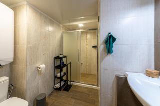 City Center Apartment, Walk to Beach & Sea Garden - Varna City - 3
