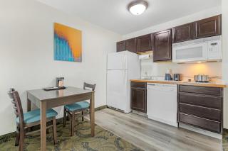 MainStay Suites Madison Airport - Madison - 0