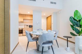 Modern Luxury 1BR Apt with Canal Panorama - 3