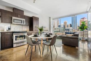 Downtown Chic Retreat | Elegant + Free Parking - Calgary - 8