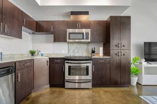 Downtown Chic Retreat | Elegant + Free Parking - Calgary - 6