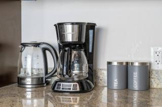 Downtown Chic Retreat | Elegant + Free Parking - Calgary - 4