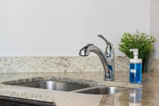 Downtown Chic Retreat | Elegant + Free Parking - Calgary - 3