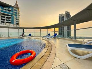 Amazing New Design Flat with Rooftop Pool in Dubai Marina 5 pax - 5