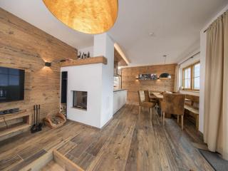 Chalet in Neukirchen near Ski Lift & Sauna - Neukirchen am Großvenediger - 1