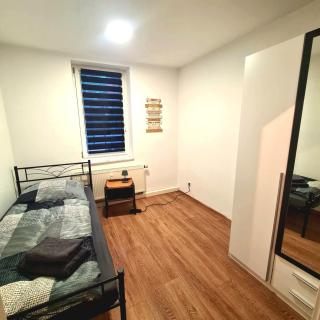 Seyfarthrooms - Monteurwohnung Crimmitschau 8 - zentrale Lage, gute Anbindung, voll ausgestattet - Crimmitschau - 4