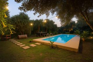 Sofiana's Garden Retreat with Private Pool - Drapaniás - 0