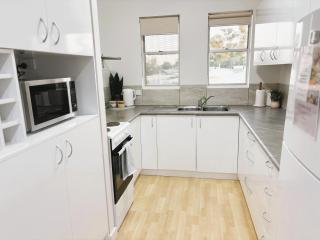 Stylish South Hedland Apartment - South Hedland - 8