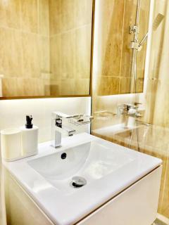 Cozy Studio JVC Dubai, Short Drive to Dubai Marina, JBR, Downtown Dubai - Dubai - 8