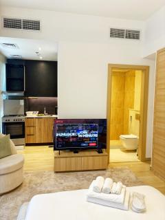 Cozy Studio JVC Dubai, Short Drive to Dubai Marina, JBR, Downtown Dubai - Dubai - 1