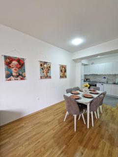 Sunflower City Center with free garage - Skopje - 7