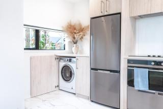Stylish City Fringe 2 Bedroom House - Christchurch - 3