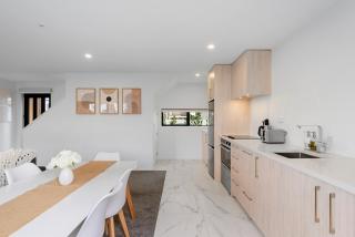 Stylish City Fringe 2 Bedroom House - Christchurch - 5