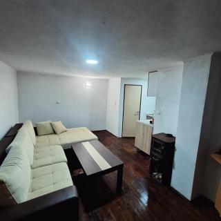 Fruška Gora, Banstol, ulica Šajkaška 14 - Sremski Karlovci - 5