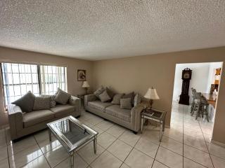 82-10SW 135AV - Miami - 3