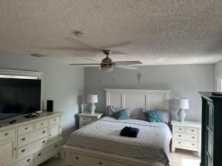 82-10SW 135AV - Miami - 4