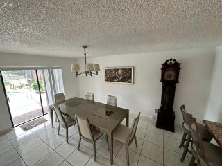 82-10SW 135AV - Miami - 5