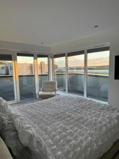 Modern 5 Bedroom Luxury Home with Sea Views and Hot Tub - North Hayling - 9