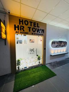 Hotel HR TOWN - Jāmb - 1
