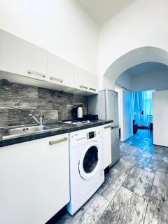 Lovely Stay 2BR Apt Next to AKH - Viena - 5