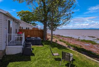 Chalet #9 Waterfront with Spa Fireplace Wifi & AC - Cap-Saint-Ignace - 1