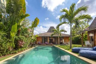 Villa Du Bah - Family Gateway 3BR Villa 12min To Beach With Private Pool And Parking - Kerobokan - 1