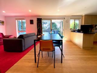Sunny 2 Bedroom Cottage, Pets Welcome, 400m to Beach - Ventnor - 2