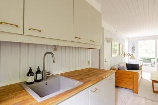 Colourful Details In Wooden House On Nature Plot - Vig - 3
