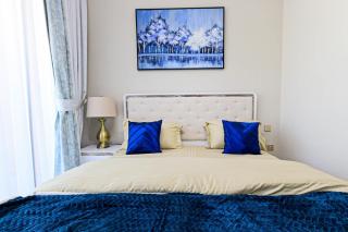 Spacious 2 BR Apt Plus Maids Eleganz in JVC - Dubai - 2