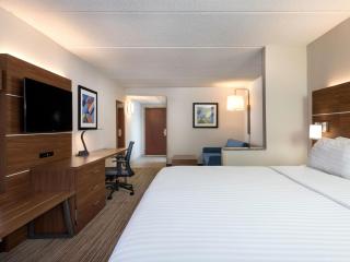 Holiday Inn Express & Suites Charlotte Arpt-Belmont by IHG - 4