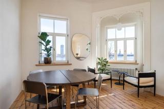 Charming flat with beautiful riverside views - Riga - 3