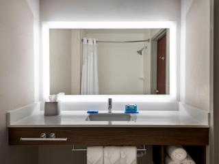 Holiday Inn Express & Suites Charlotte Arpt-Belmont by IHG - 2