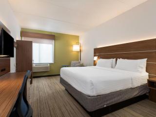 Holiday Inn Express & Suites Charlotte Arpt-Belmont by IHG - 1