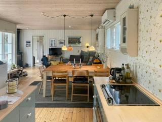 Modernized Holiday Home Near Tisvildeleje Beach - Melby - 4