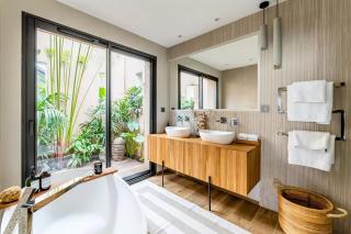 Contemporary Villa With Hillside Views - Carqueiranne - 1