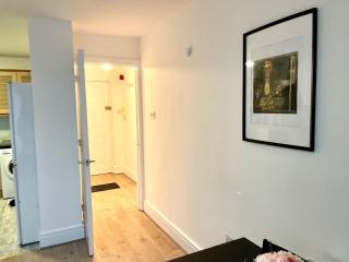 Comfortable 2-Bedroom Apartment near Airport - Dublin - 9