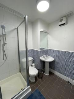 Comfortable 2-Bedroom Apartment near Airport - Dublin - 5