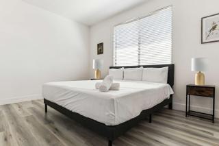 Glendale CozySuites - Westgate with pool 10 - Glendale - 0