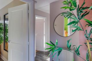 Noah Suite by Koya Homes - 2-Bed Apartment, Cardiff City Stadium View & Free Parking - Cardiff - 8