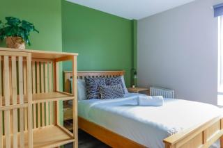 Noah Suite by Koya Homes - 2-Bed Apartment, Cardiff City Stadium View & Free Parking - Cardiff - 6